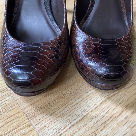 Tory Burch Brown Python Print Leather Pumps - Picture 7 of 8